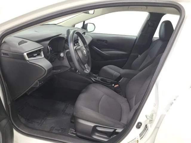 Used 2022 White Toyota LE image 16