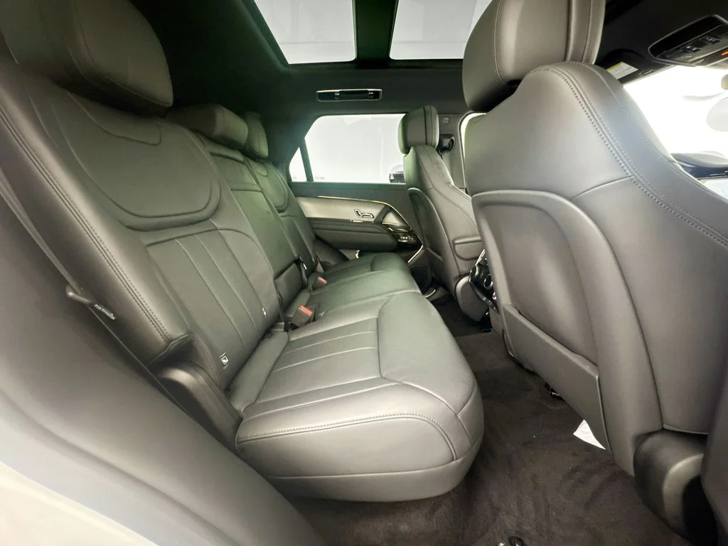 Used 2024 White Land Rover Dynamic SE image 28