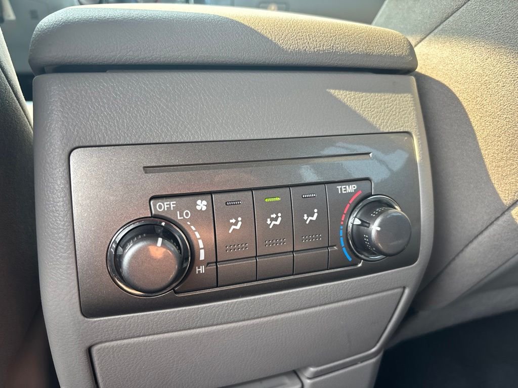 Used 2013 White Toyota Base image 15