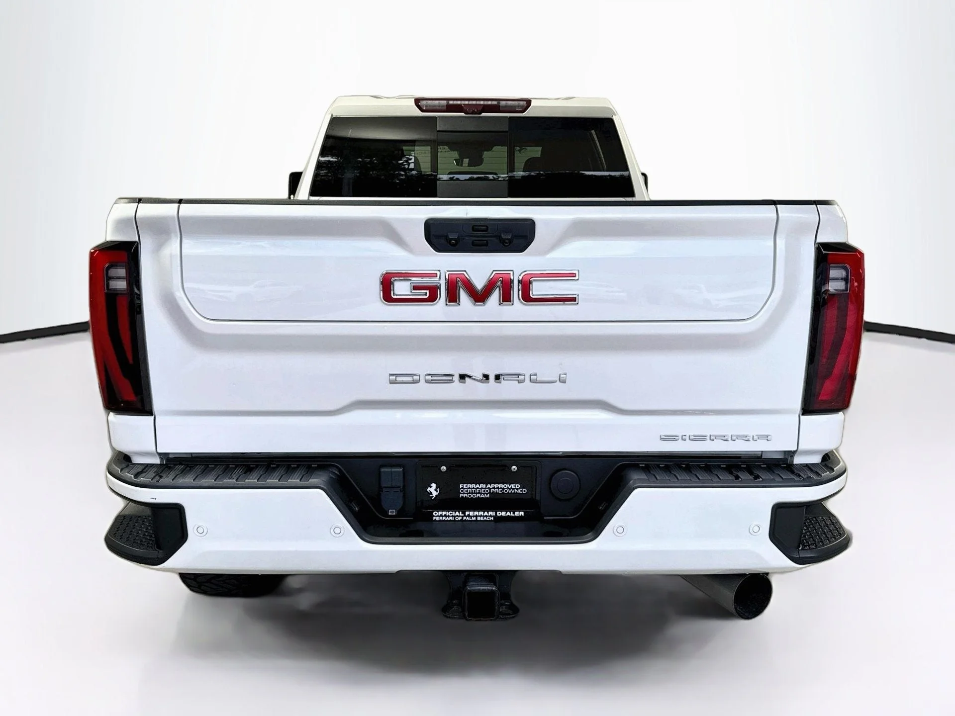 Used 2024 White Frost Tricoat GMC Denali image 6