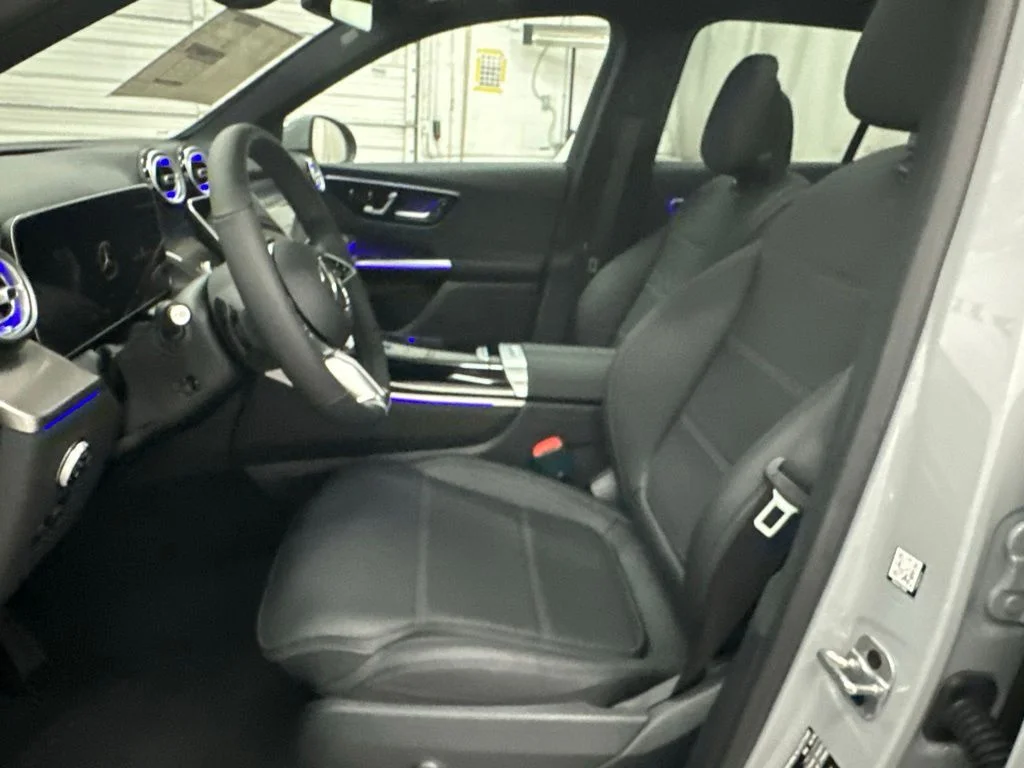 New 2027 White Mercedes-Benz GLC 300 image 20