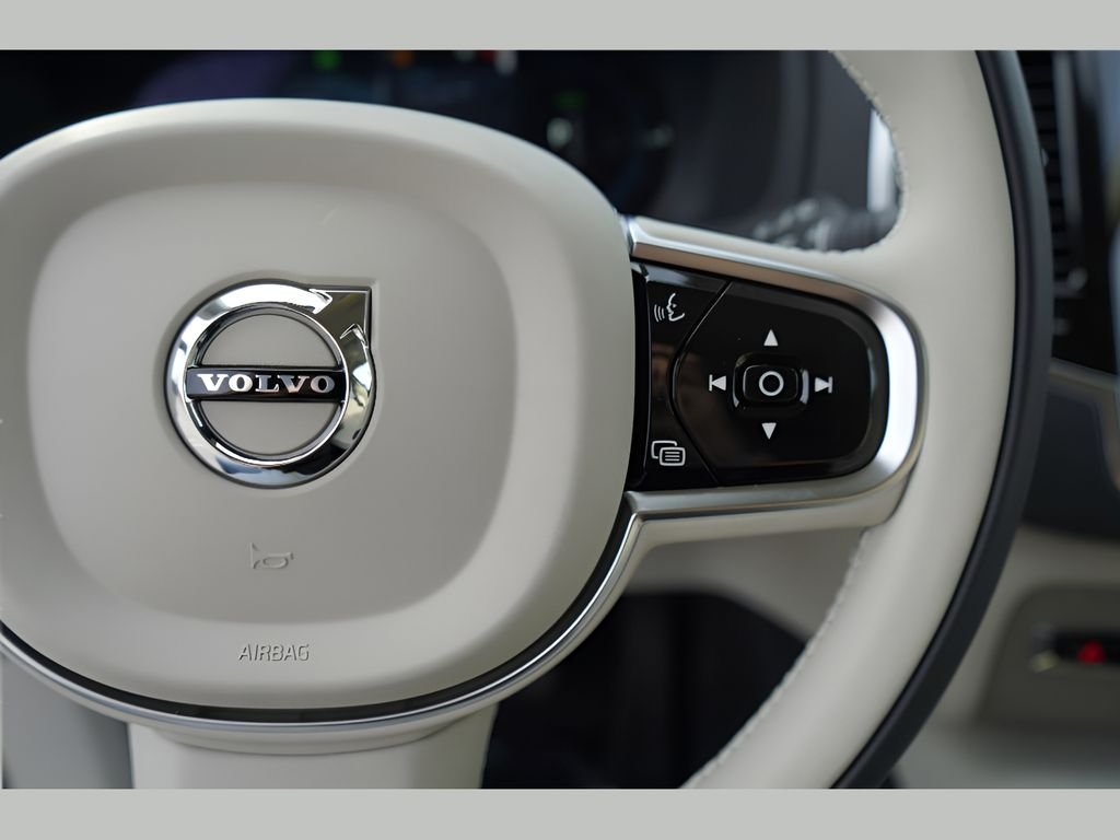 2025 Volvo XC90 Plus - Photo 14