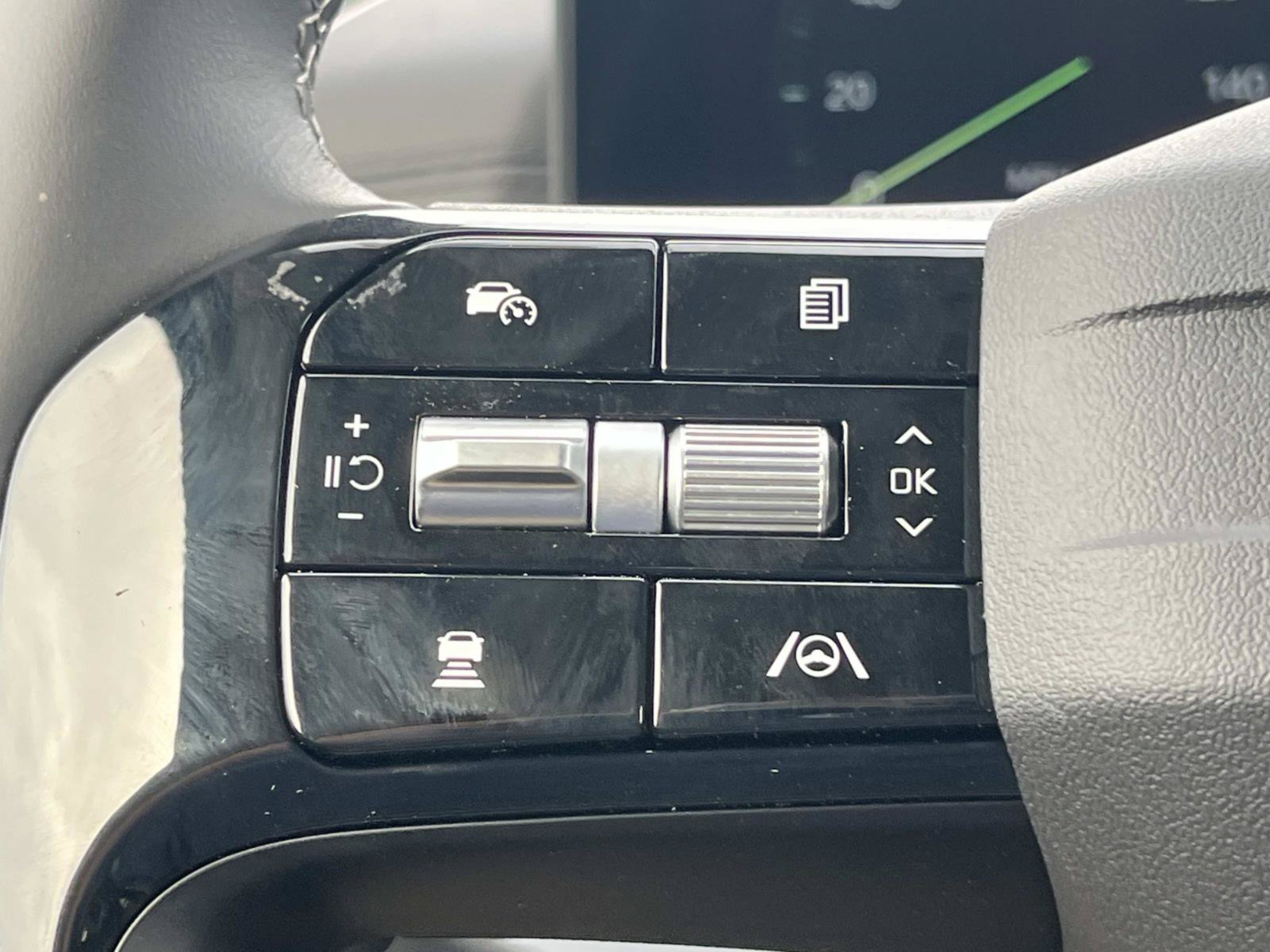 New 2027 Ceramic Silver Kia SX Prestige image 27