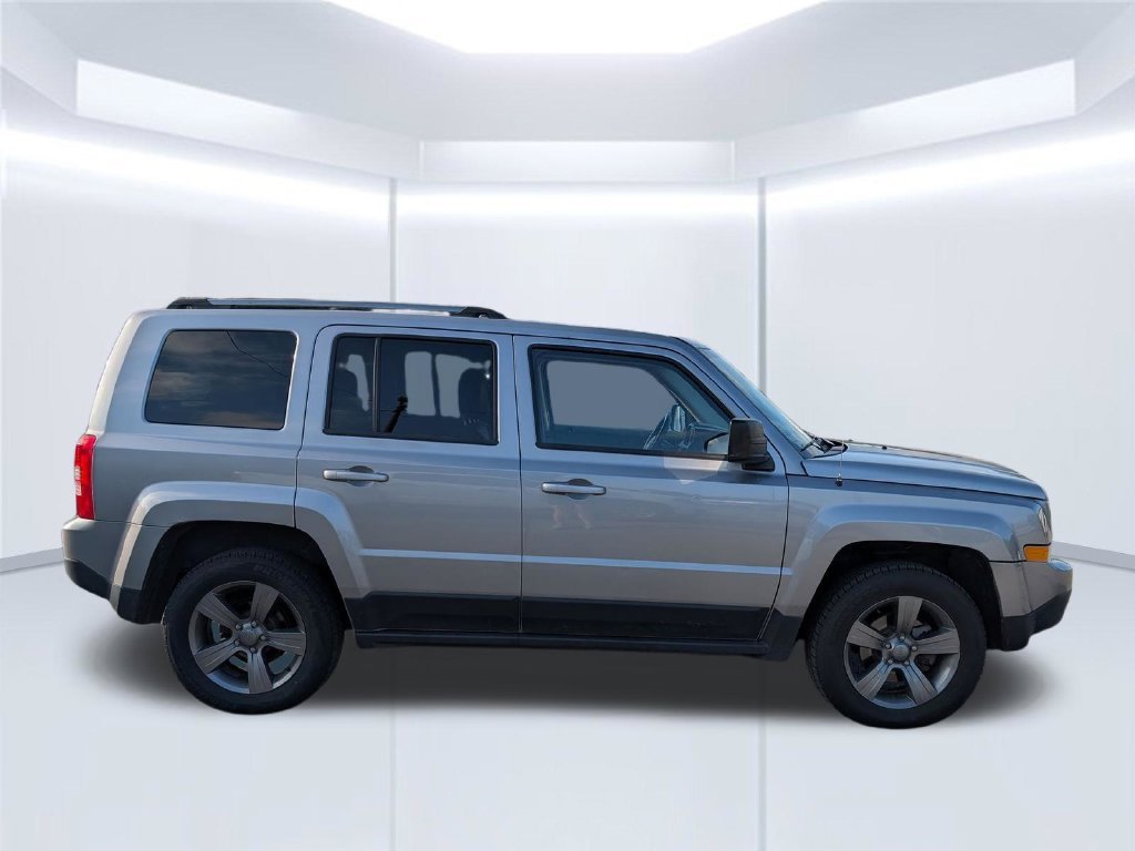 Used 2016 Silver Jeep Sport SE image 5