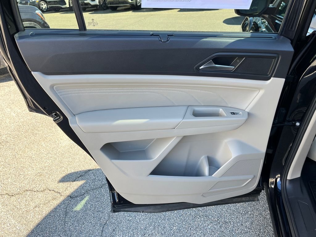 2022 Volkswagen Atlas SE w/Tech - Photo 20
