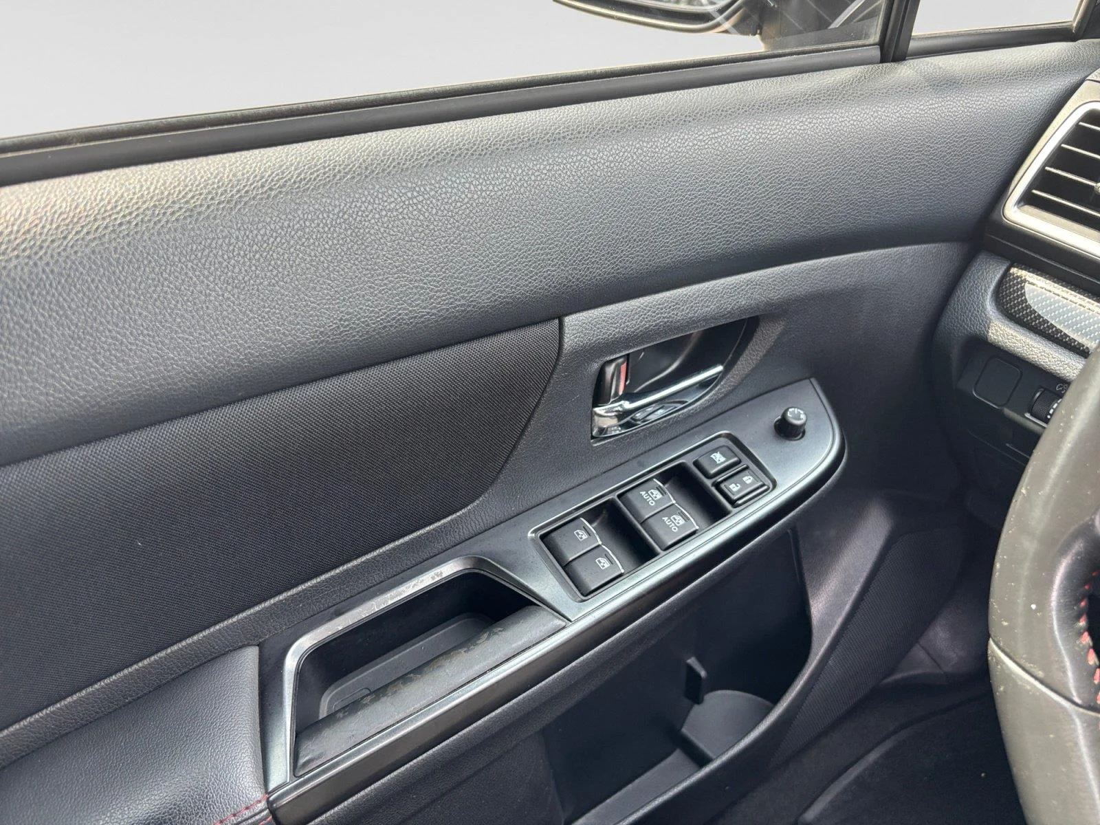 Used 2018 Crystal Black Silica Subaru Base image 17