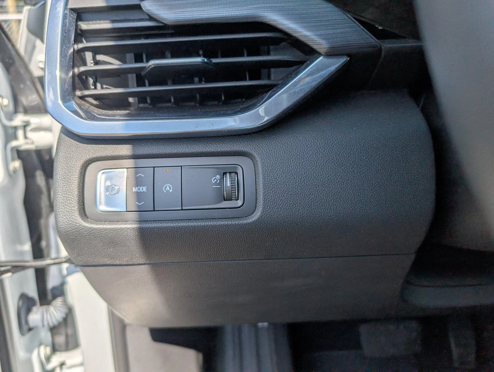 Used 2026 Summit White GMC Elevation image 28