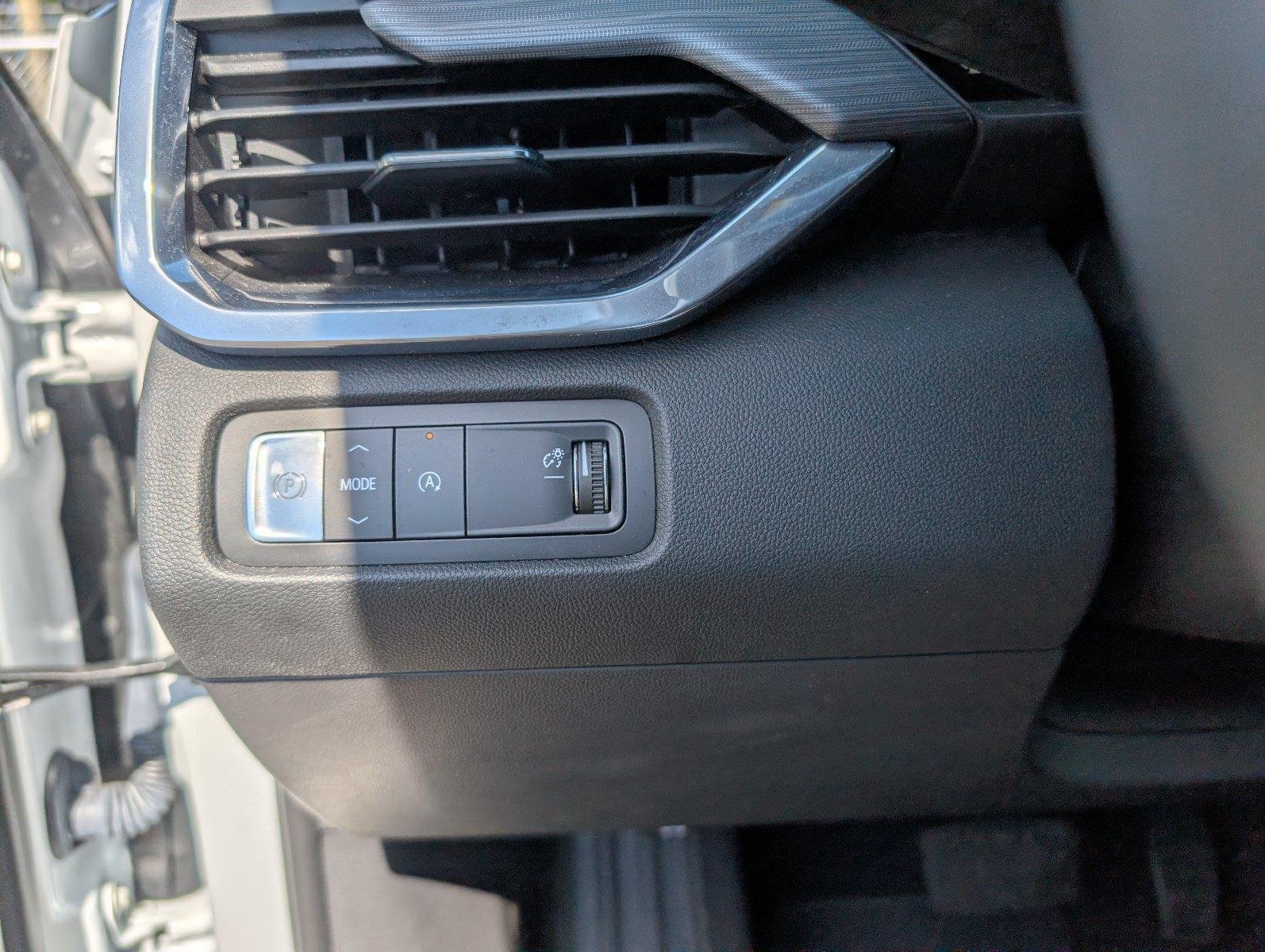 Used 2026 Summit White GMC Elevation image 28