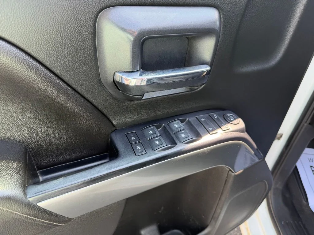 Used 2018 White Chevrolet LT image 10