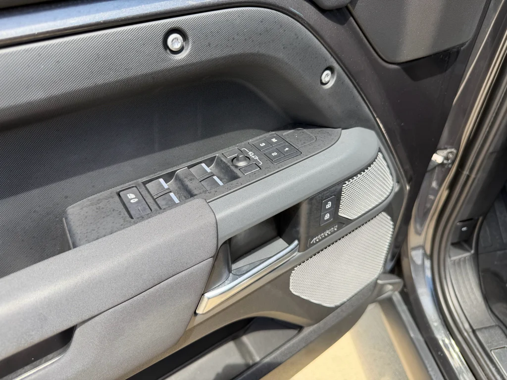 Used 2023  Land Rover X-Dynamic SE image 22