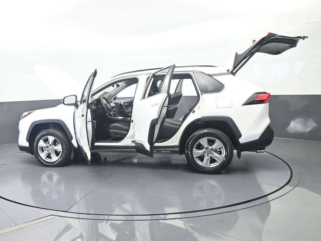Used 2025 Ice Toyota XLE image 67