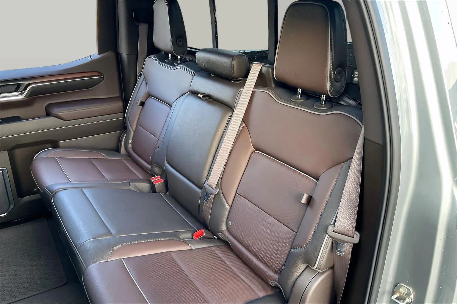 Used 2024 Sterling Metallic GMC Denali image 19