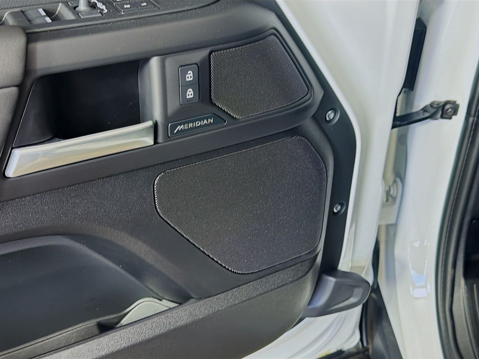 New 2026 Fuji White Land Rover S image 22