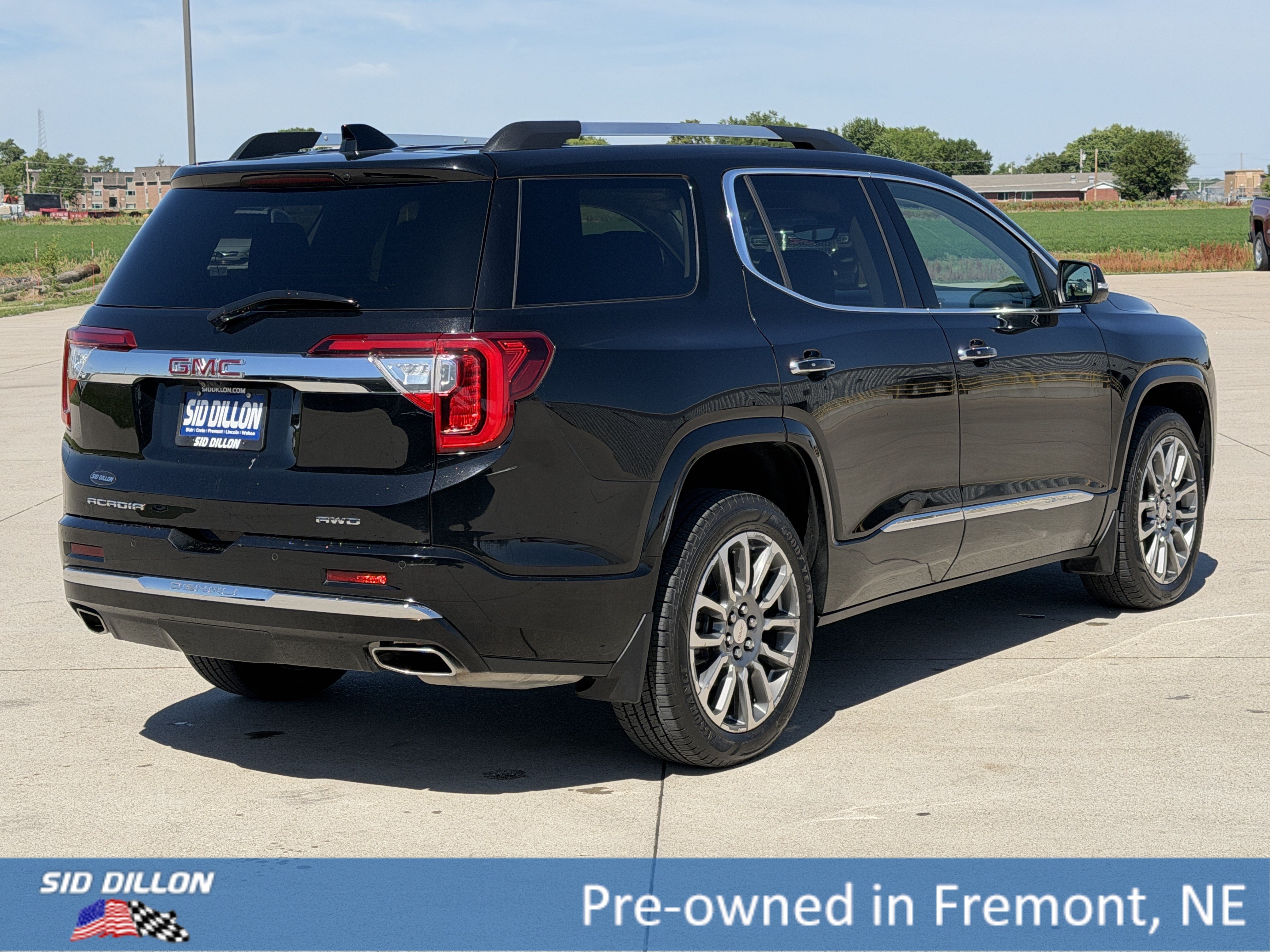 Used 2022 Ebony Twilight Metallic GMC Denali image 4
