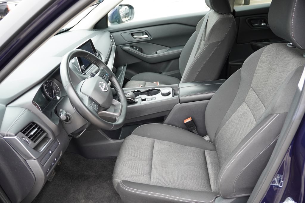Used 2025 Deep Ocean Blue Pearl Nissan SV image 4