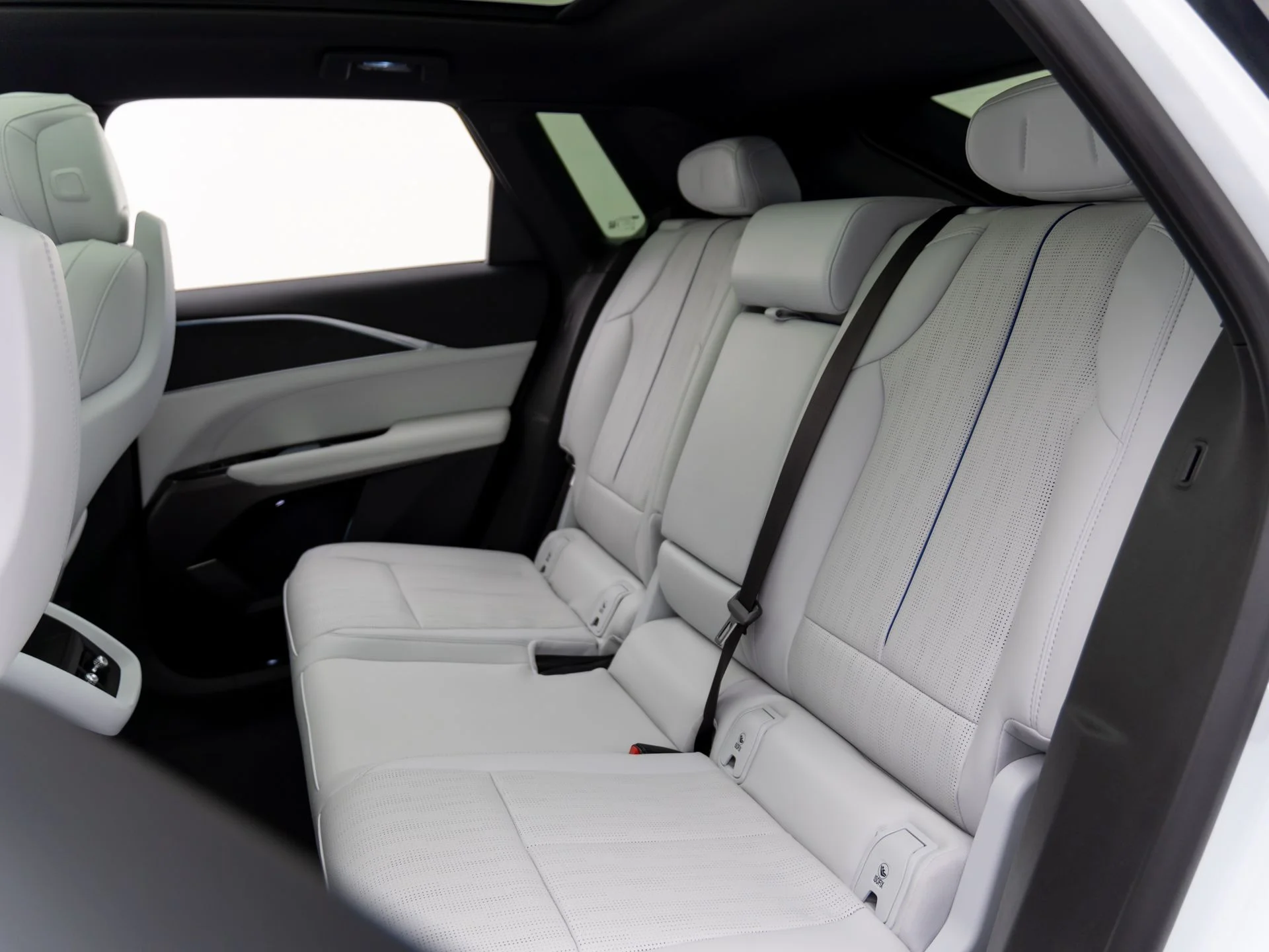 Used 2025 White Cadillac Sport image 15