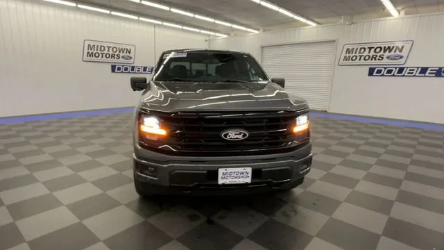 New 2026 Carbonized Gray Metallic Ford XLT image 3