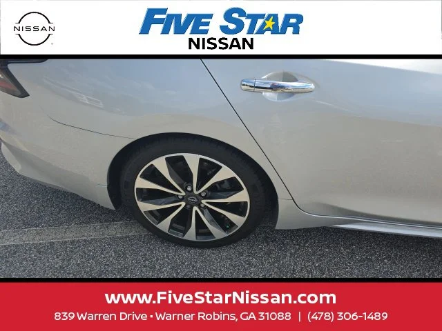 Used 2023 Silver Nissan Platinum image 6