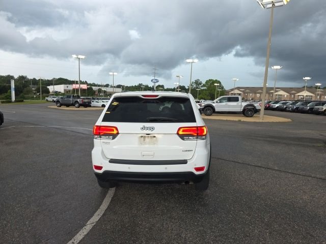 Used 2018 White/off-white Jeep Laredo E image 4