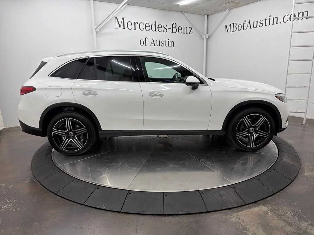 New 2027 White Mercedes-Benz GLC 300 image 9