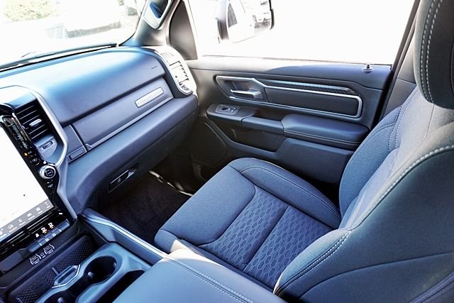 New 2026 Bright White Clear-Coat Exterior Paint RAM Big Horn Night Edition image 28