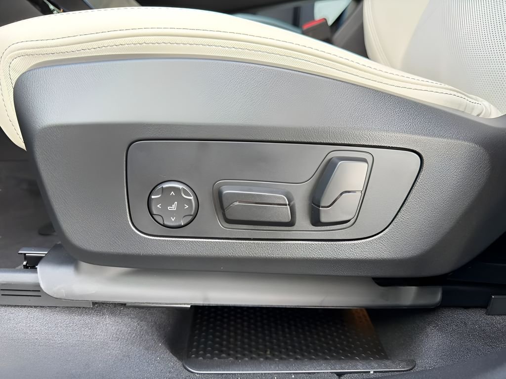 New 2026 Space Silver Metallic BMW xDrive28i image 11