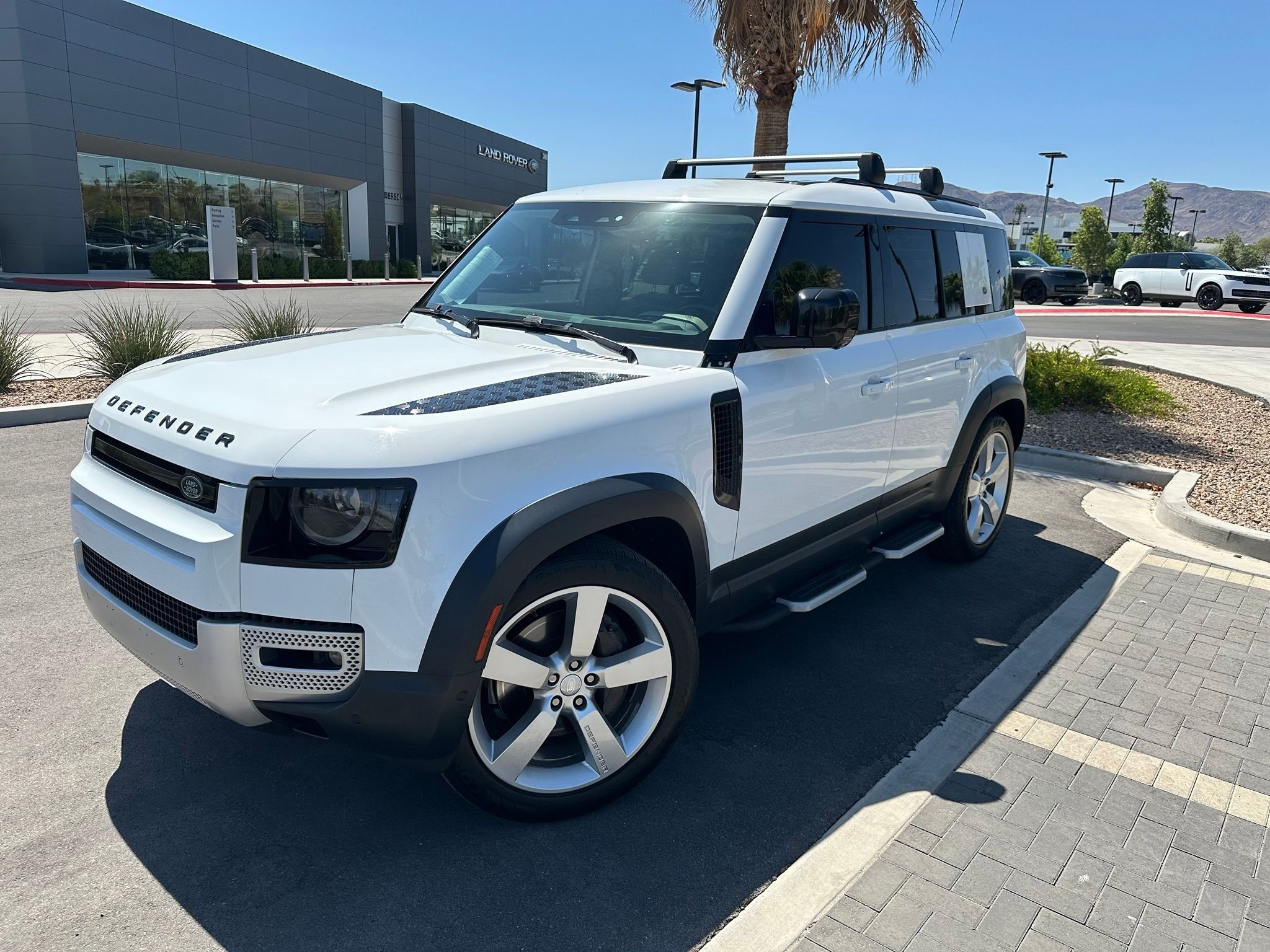 Used 2020 Fuji White Land Rover HSE image 1