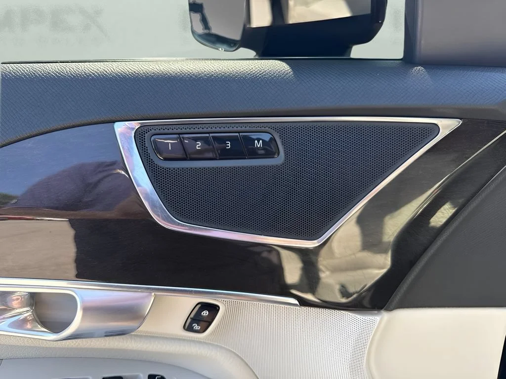 Used 2018  Volvo Momentum image 11