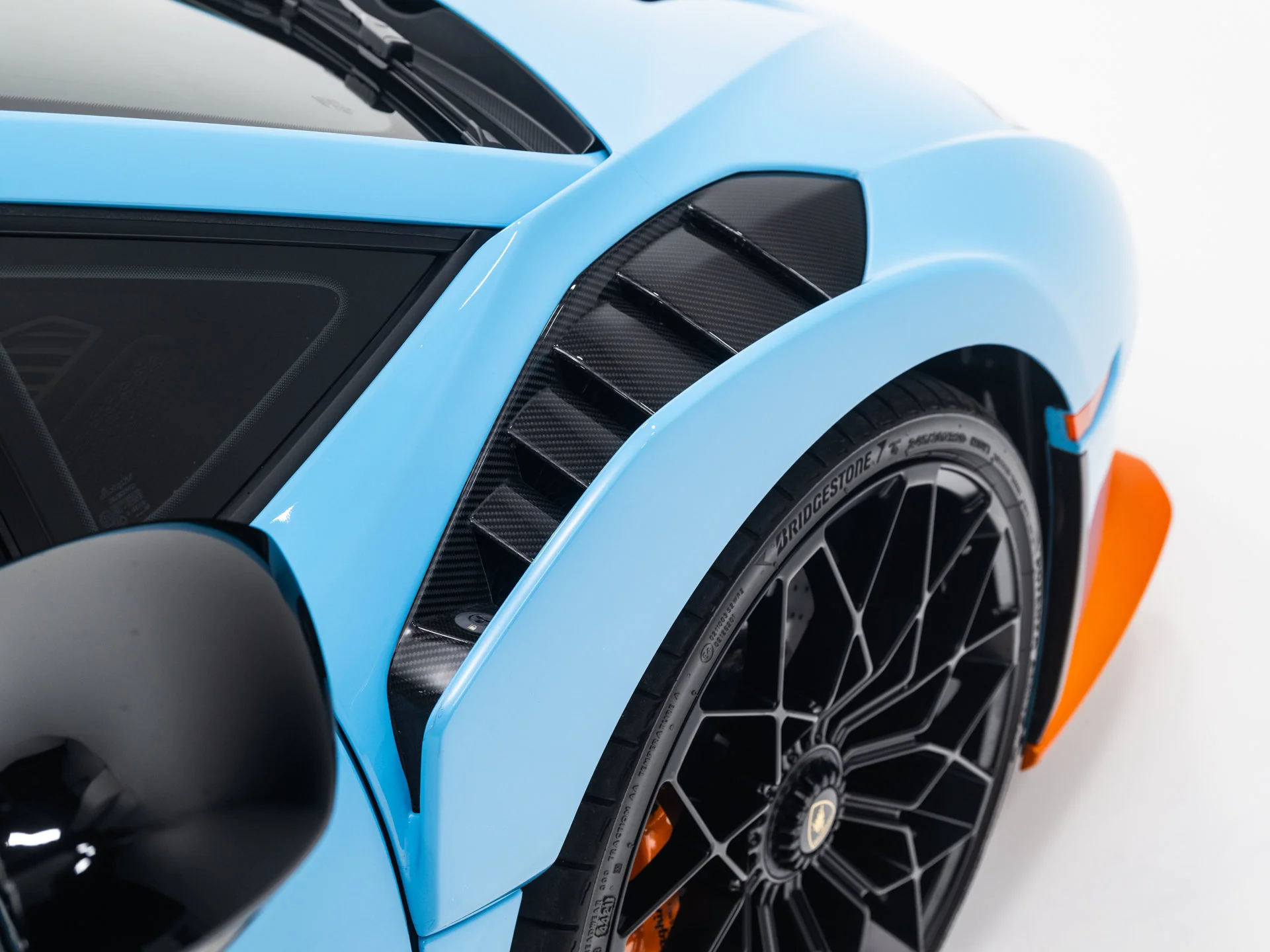 Used 2022 Blu Laufey Metallic Lamborghini Base image 16