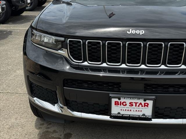 New 2026 Diamond Black Crystal Pearl-Coat Exterior Paint Jeep Laredo X image 5