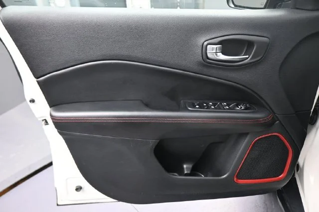 Used 2020 White Jeep Trailhawk image 21