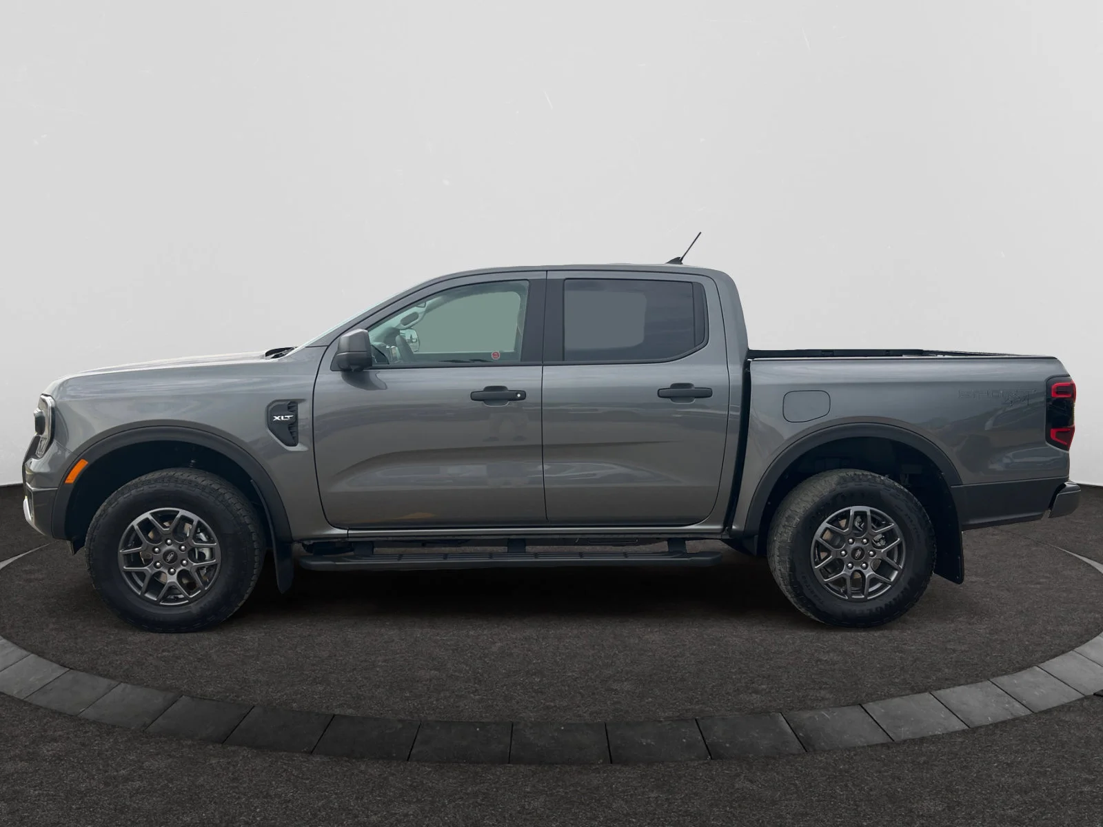 New 2026 Carbonized Grey Metallic Ford XLT image 2