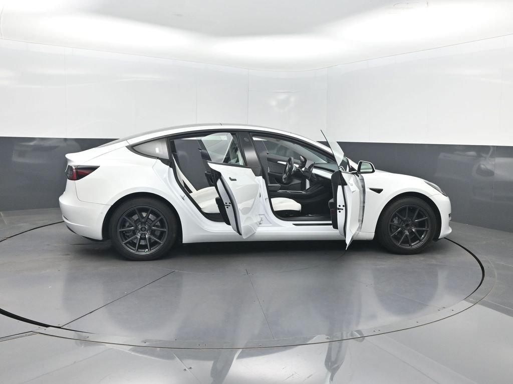 Used 2022 White Tesla Base image 31