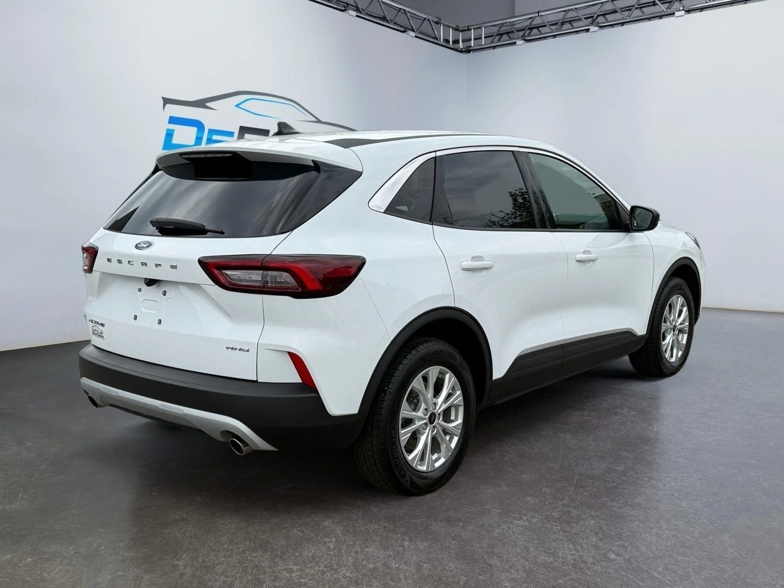 Used 2024 Oxford White Ford Active image 3
