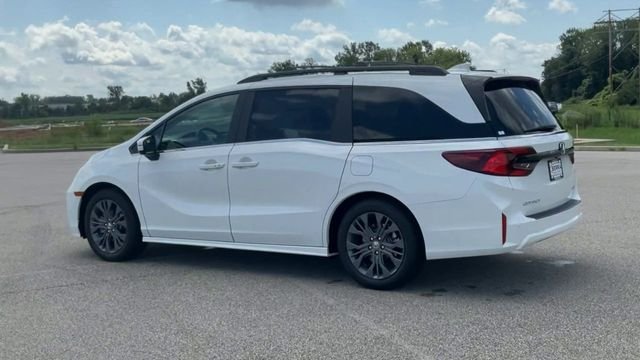 New 2026 Platinum White Pearl Honda Touring image 6