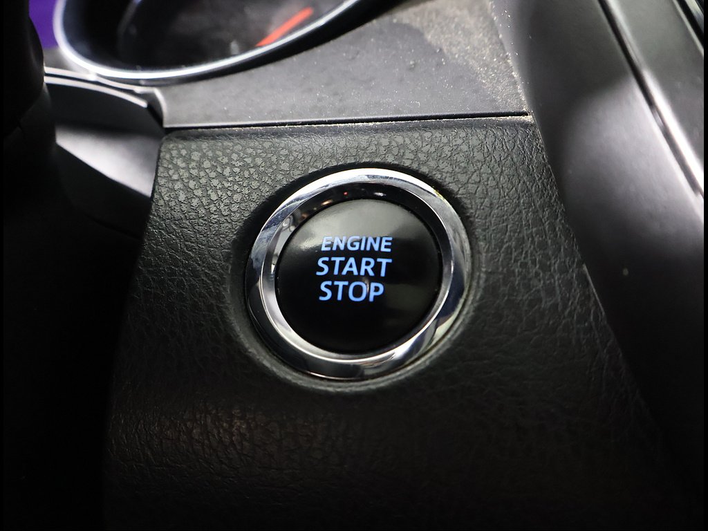 Used 2019 WHITE Toyota XSE image 11