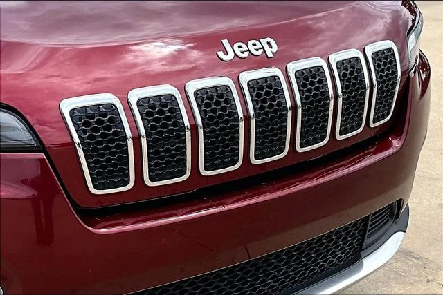 Used 2019 Velvet Red Pearlcoat Jeep Limited image 33