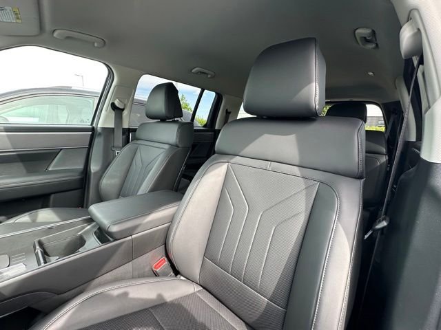 Used 2024 Silver Hyundai SEL image 26
