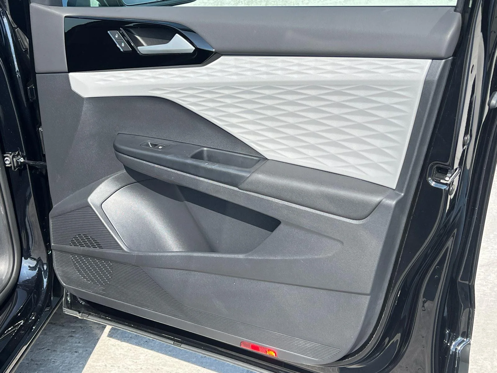 Used 2022 BLACK Volkswagen S image 14