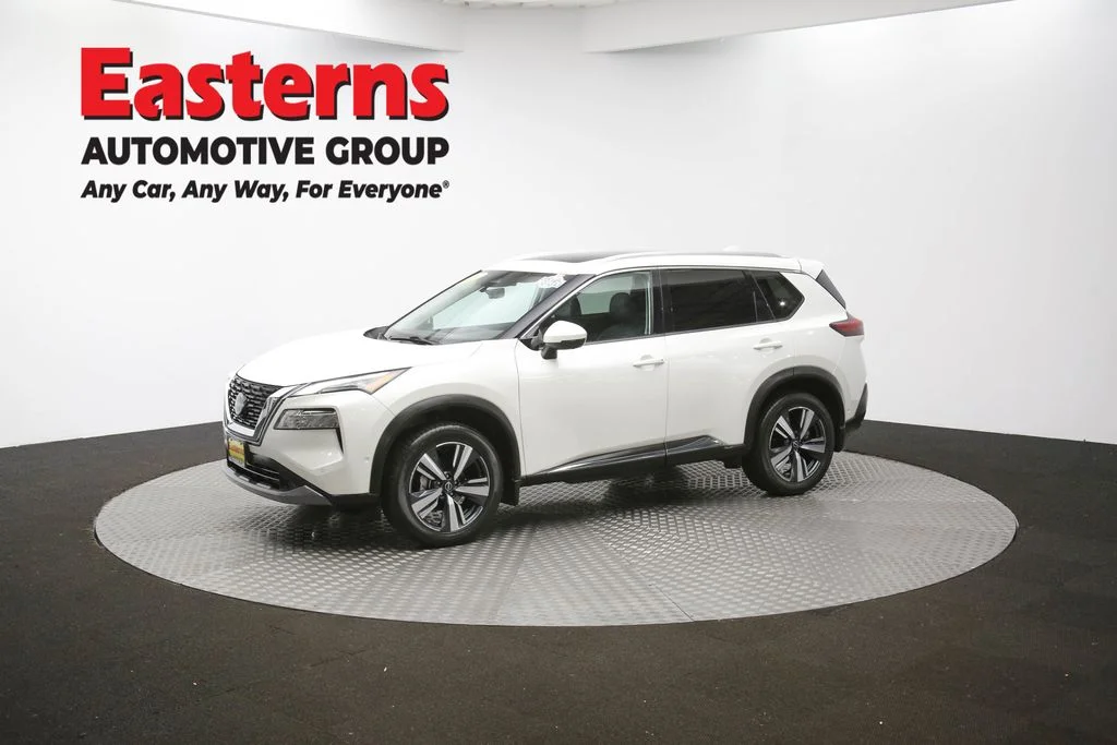 Used 2022 White Nissan SL image 58