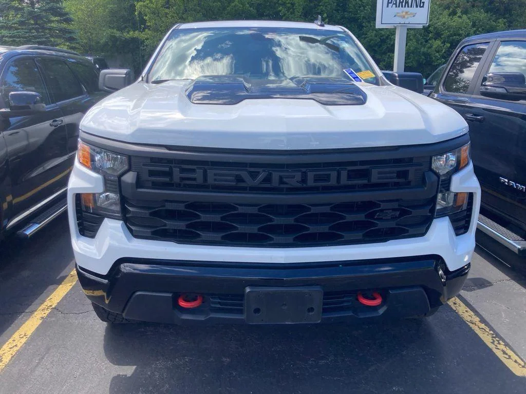 Used 2025 Summit White Chevrolet Custom Trail Boss image 2