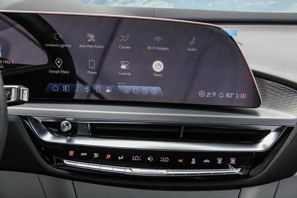 2026 Cadillac LYRIQ Signature Sport - Photo 10