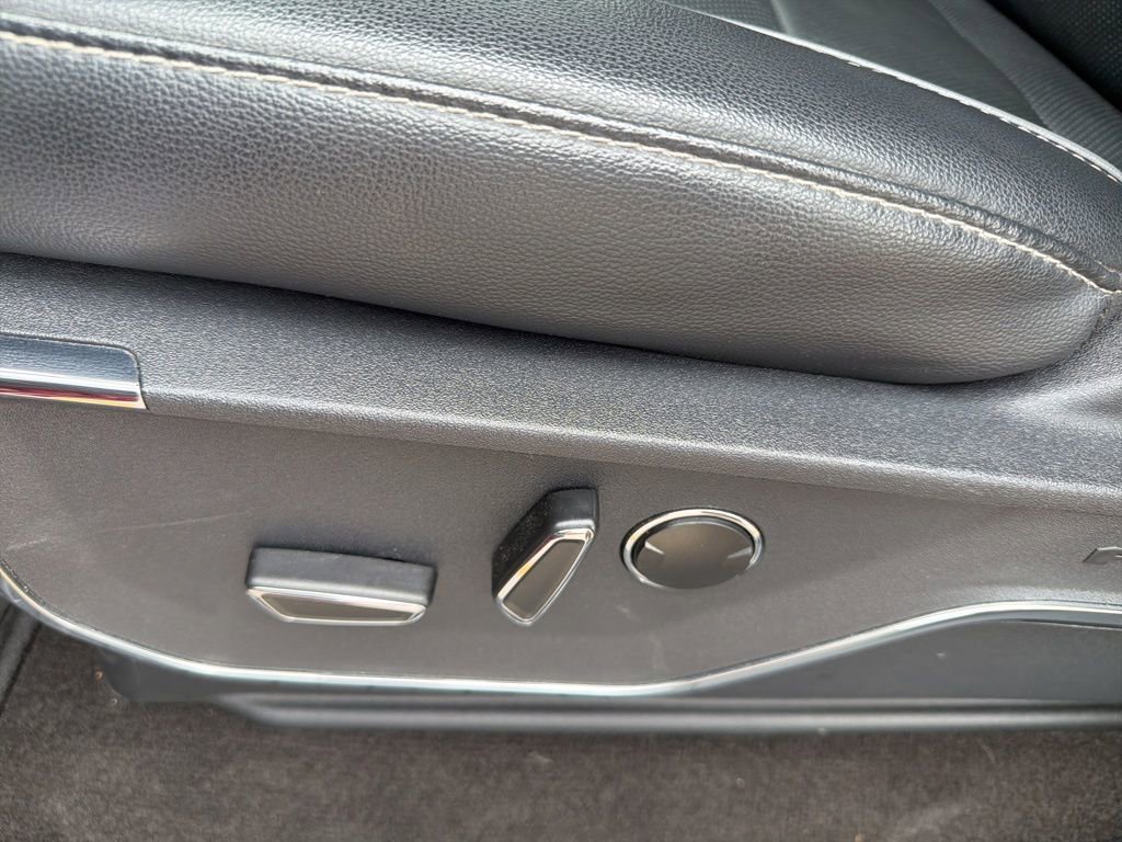 Used 2022 Red Metallic Ford LARIAT image 10