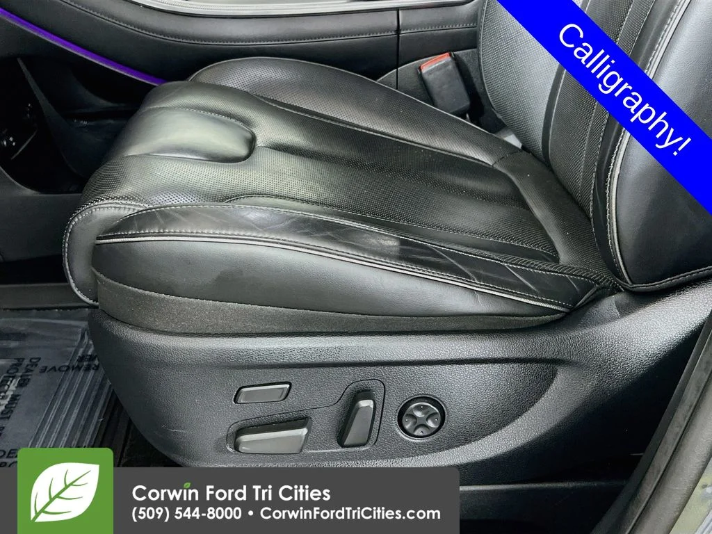 Used 2022 Silver Hyundai Calligraphy image 25