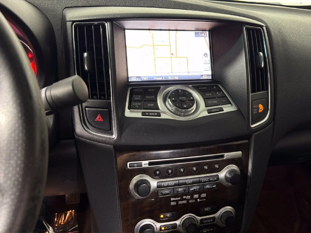 Used 2010  Nissan 3.5 SV w/Premium Pkg image 24