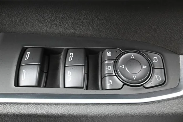 Used 2026 Summit White GMC SLT image 12
