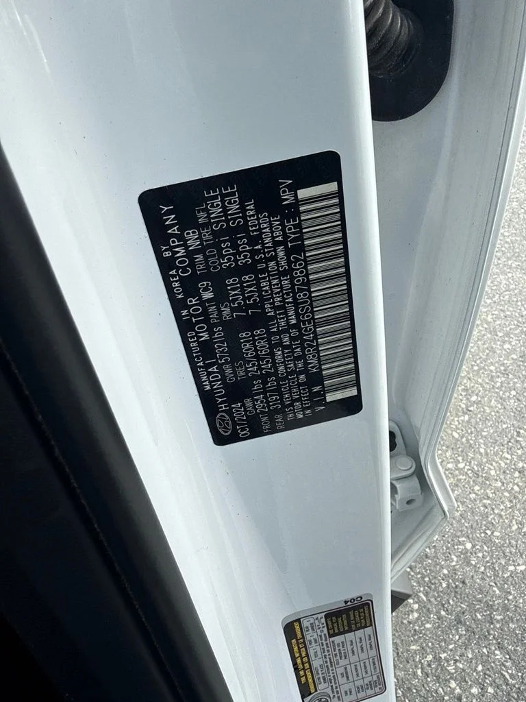 Used 2025 White Hyundai SEL image 25