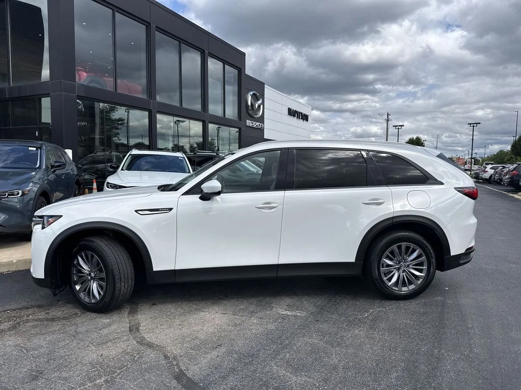 Used 2024 White Mazda Preferred image 8