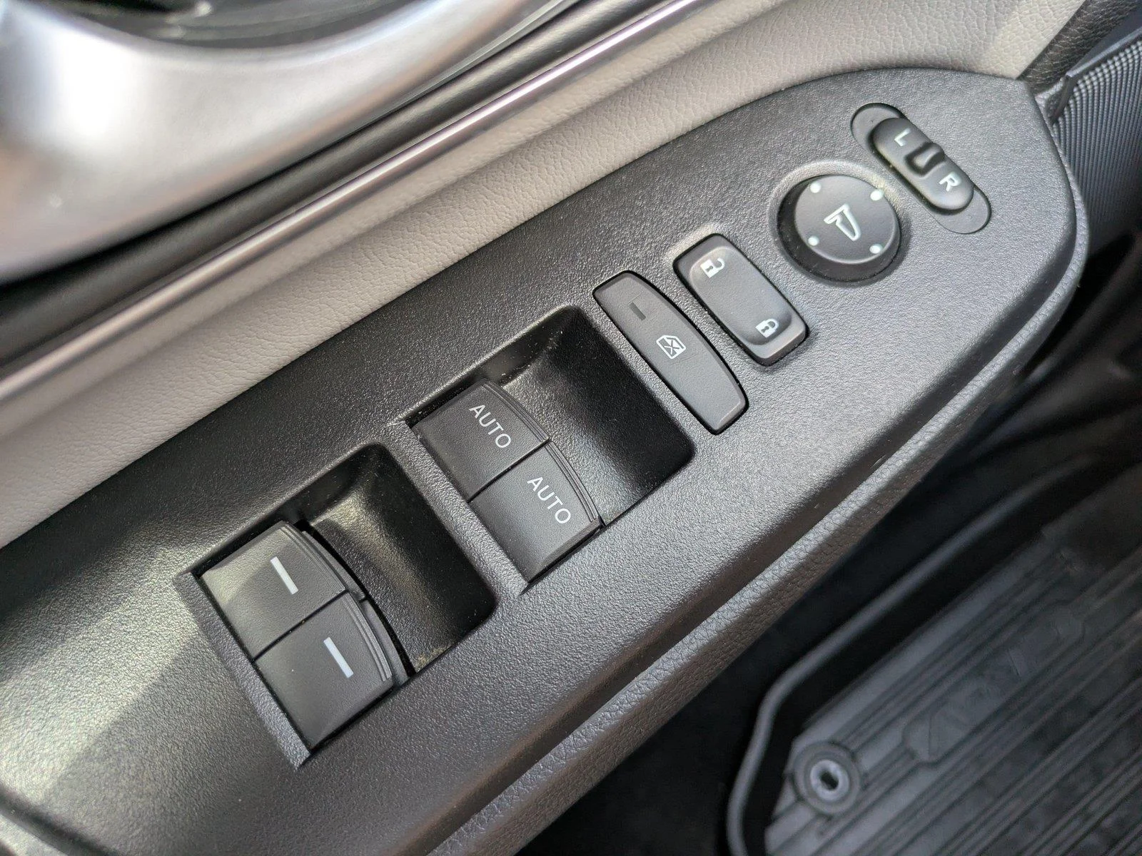 Used 2021 Lunar Silver Metallic Honda Touring image 25