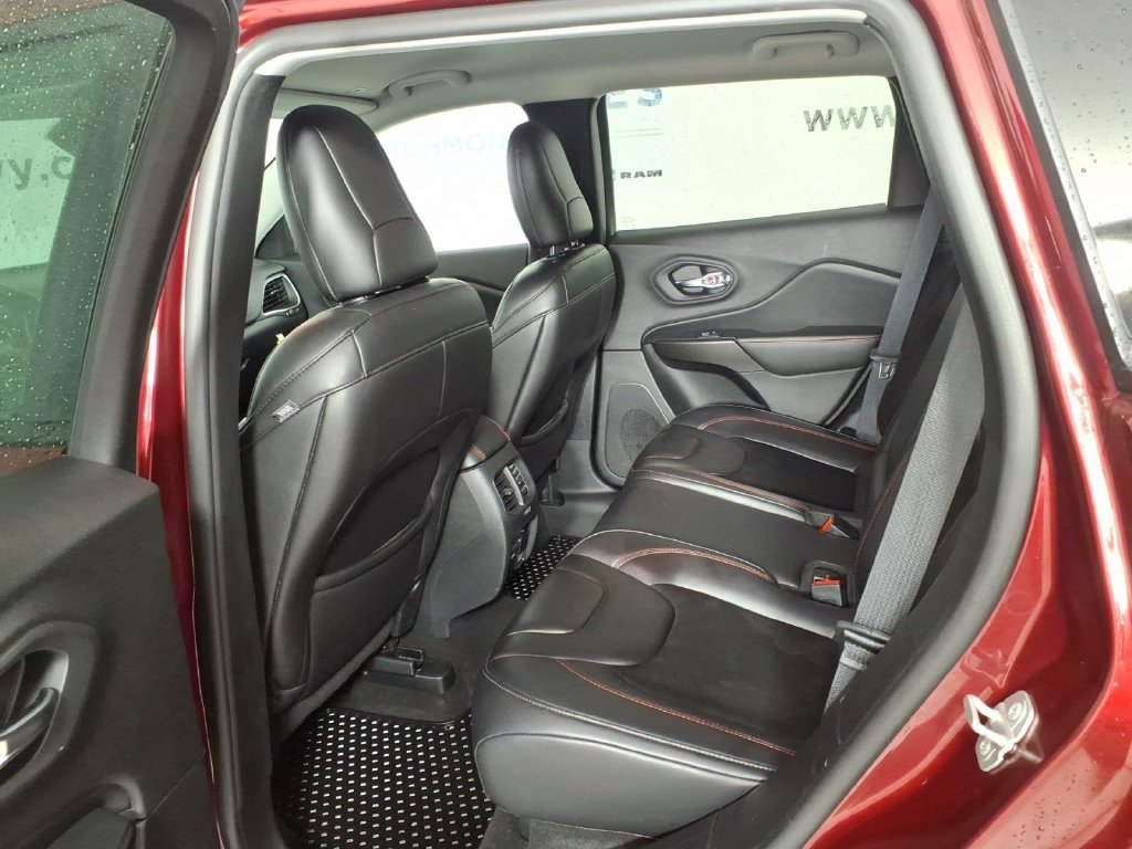 Used 2019 Red Jeep Trailhawk image 9